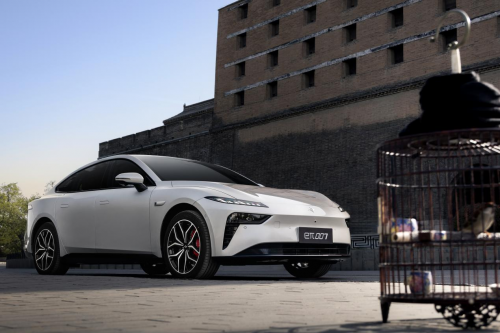 2025 款东风奕派 eπ007：重新定义 15 万级轿跑，驾驶乐趣随时解锁